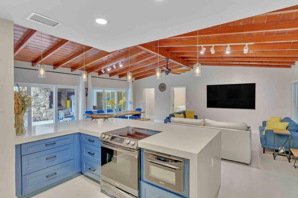 Rare Hidden Getaway Heated Pool 1.5 Acres! Sleeps 16 Villa Fort Lauderdale Eksteriør bilde