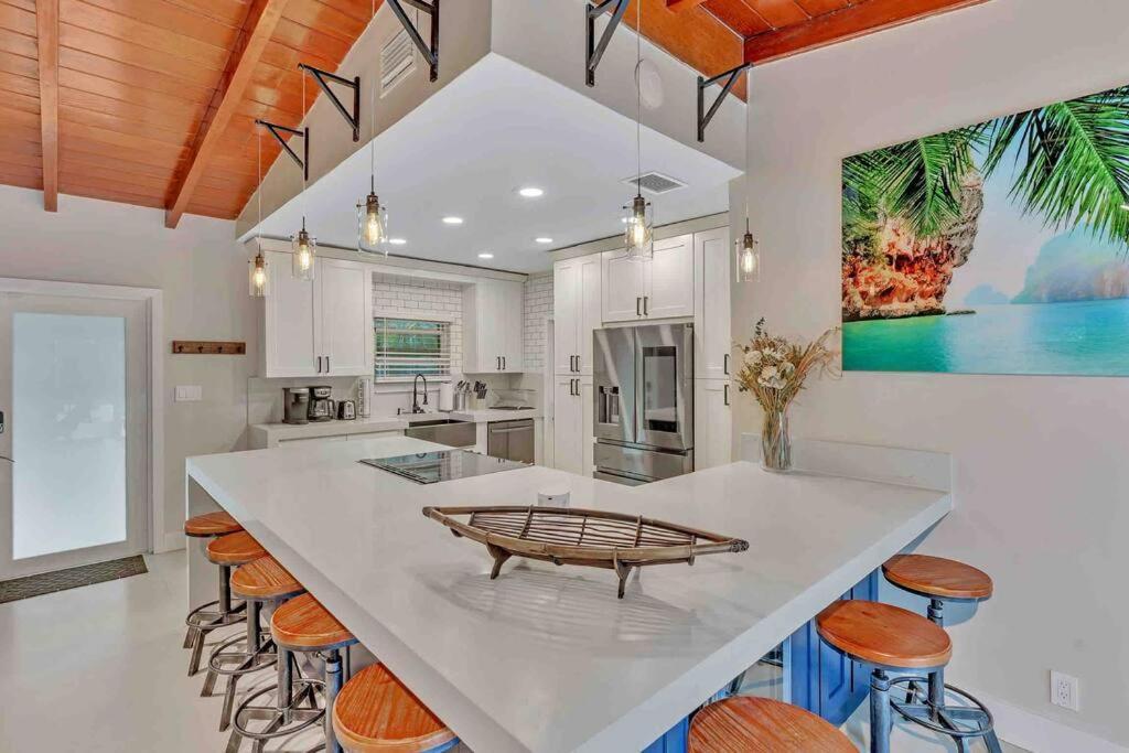 Rare Hidden Getaway Heated Pool 1.5 Acres! Sleeps 16 Villa Fort Lauderdale Eksteriør bilde