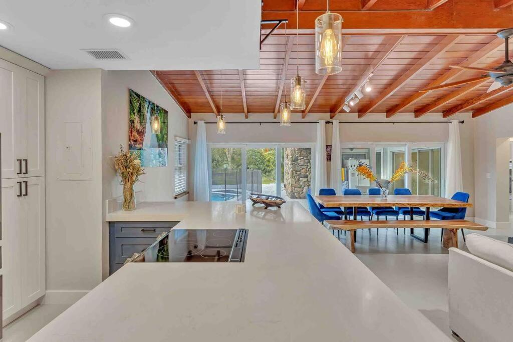 Rare Hidden Getaway Heated Pool 1.5 Acres! Sleeps 16 Villa Fort Lauderdale Eksteriør bilde