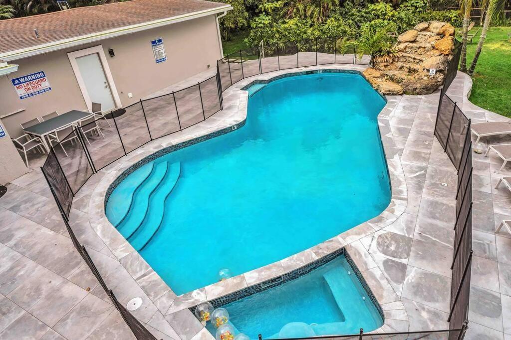 Rare Hidden Getaway Heated Pool 1.5 Acres! Sleeps 16 Villa Fort Lauderdale Eksteriør bilde